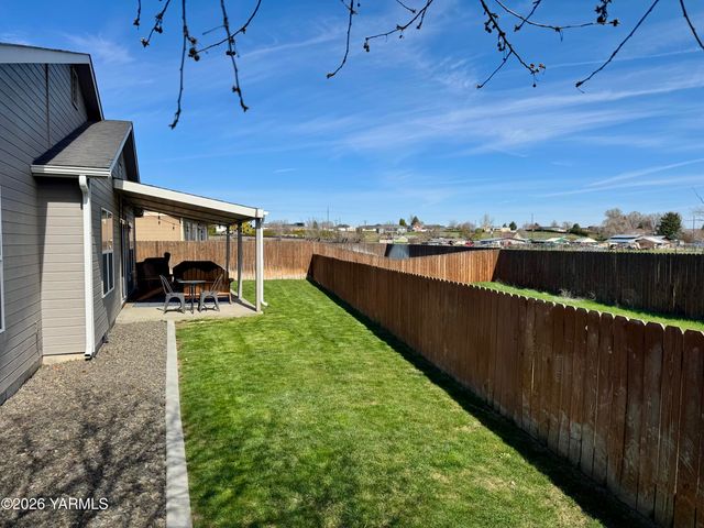 2403 S 73rd Ave, Yakima, WA 98903