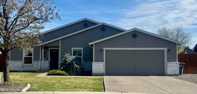 2403 S 73rd Ave, Yakima, WA 98903