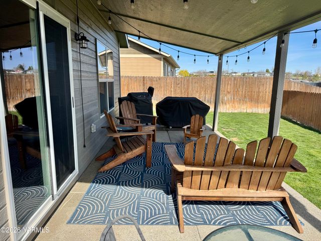 2403 S 73rd Ave, Yakima, WA 98903