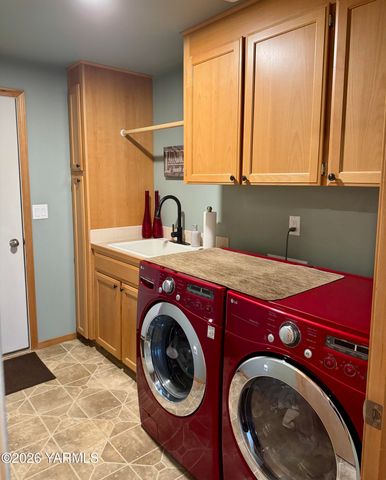 2403 S 73rd Ave, Yakima, WA 98903