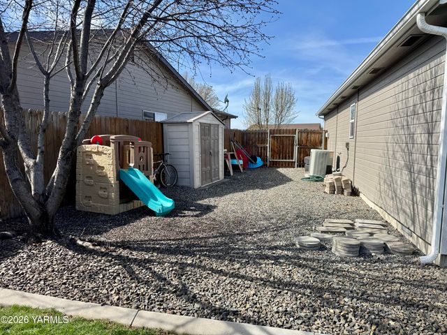 2403 S 73rd Ave, Yakima, WA 98903
