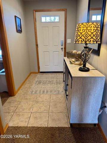 2403 S 73rd Ave, Yakima, WA 98903