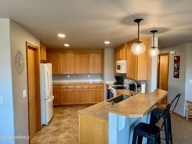 2403 S 73rd Ave, Yakima, WA 98903