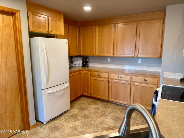 2403 S 73rd Ave, Yakima, WA 98903