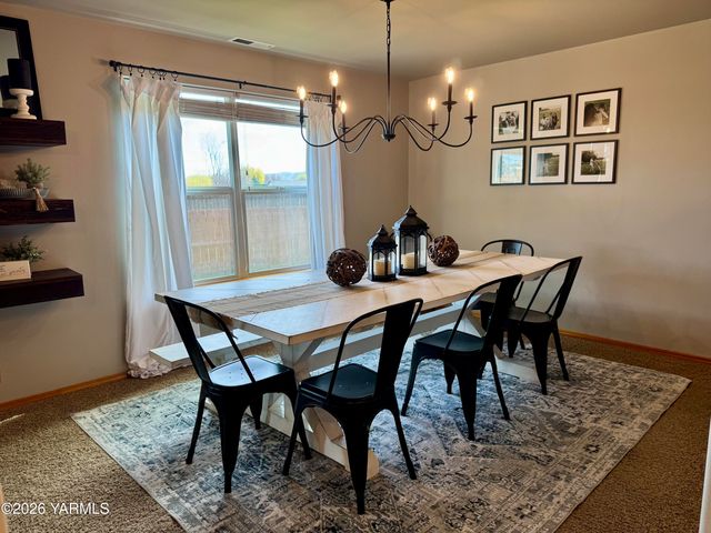 2403 S 73rd Ave, Yakima, WA 98903