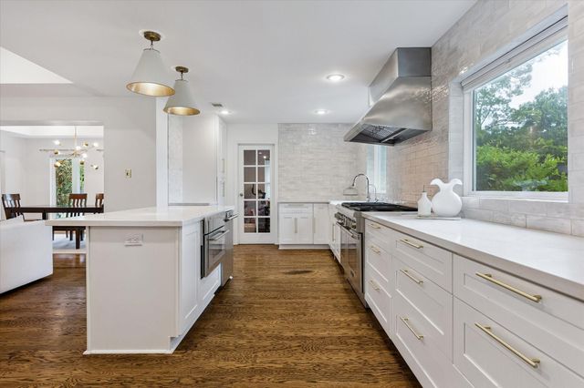 2503 Stoney Brook Drive, Houston, TX 77063
