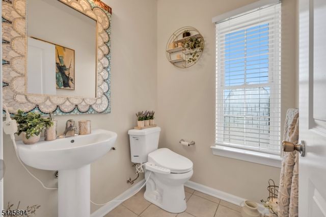 6 Jacob Way, Lopatcong Twp., NJ 08865