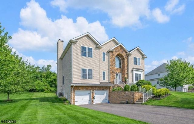 6 Jacob Way, Lopatcong Twp., NJ 08865