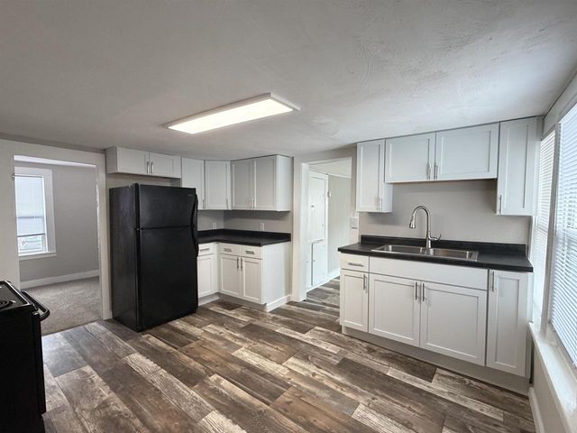 221 Center Avenue, Janesville, WI 53548