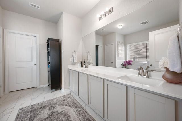 311 Charter Oak DR, Hutto, TX 78634