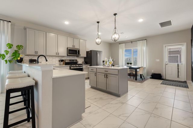 311 Charter Oak DR, Hutto, TX 78634