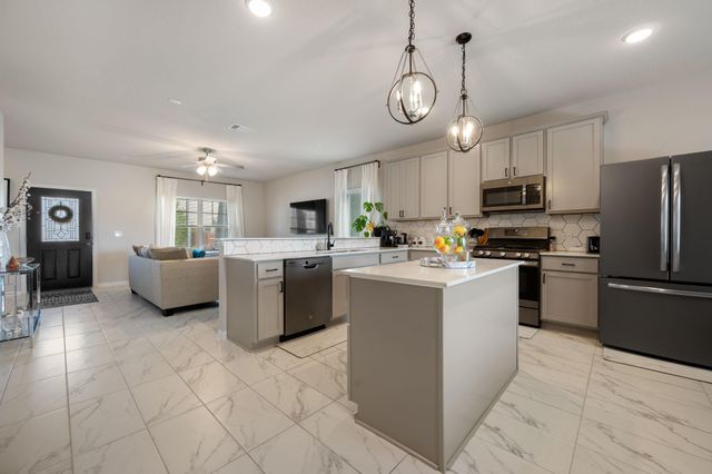 311 Charter Oak DR, Hutto, TX 78634