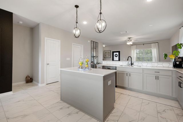 311 Charter Oak DR, Hutto, TX 78634