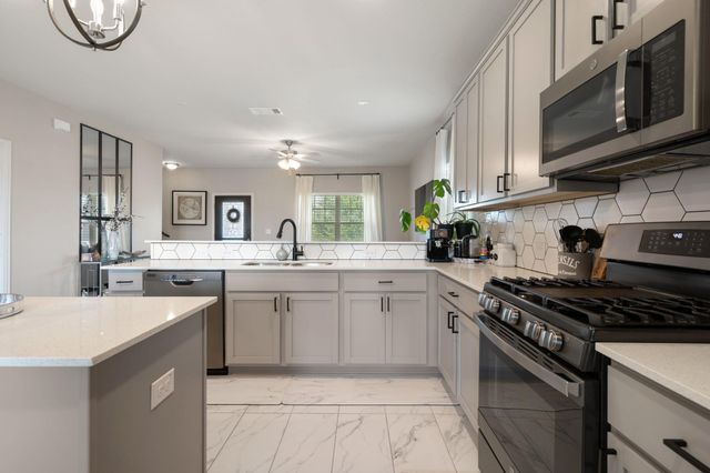 311 Charter Oak DR, Hutto, TX 78634