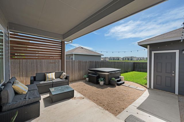 311 Charter Oak DR, Hutto, TX 78634