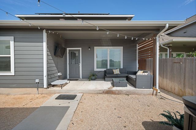 311 Charter Oak DR, Hutto, TX 78634