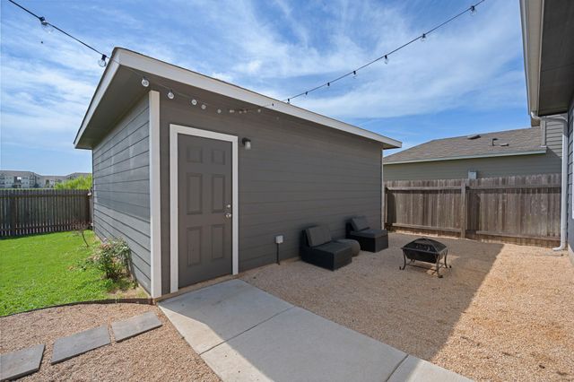 311 Charter Oak DR, Hutto, TX 78634