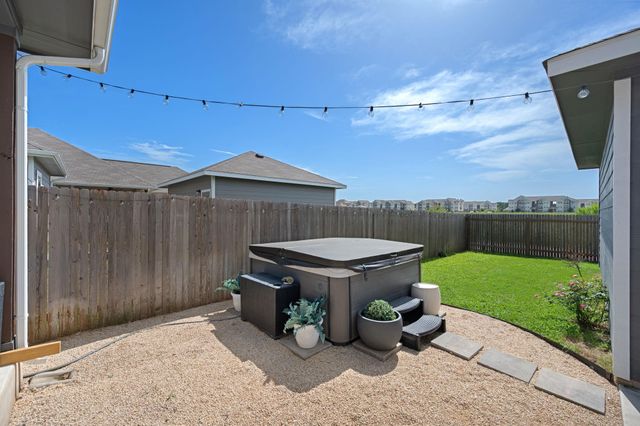 311 Charter Oak DR, Hutto, TX 78634