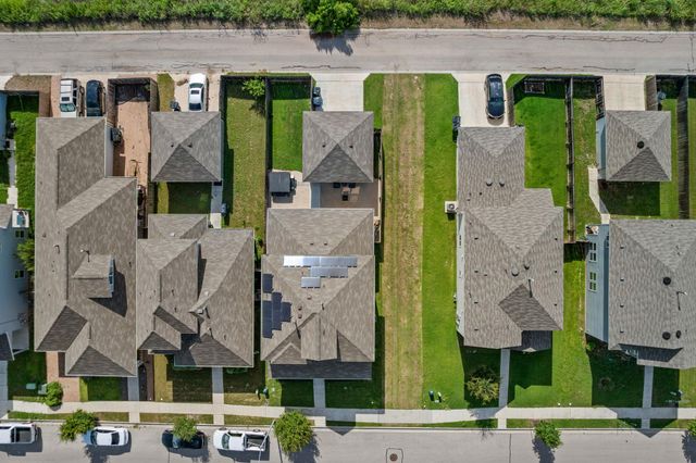 311 Charter Oak DR, Hutto, TX 78634