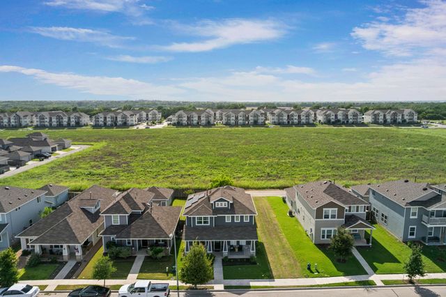 311 Charter Oak DR, Hutto, TX 78634