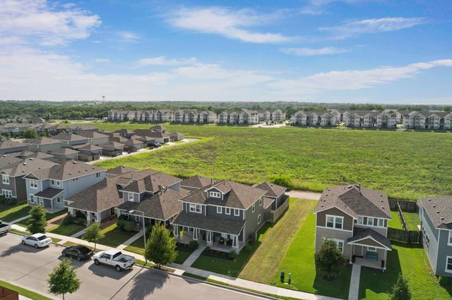 311 Charter Oak DR, Hutto, TX 78634