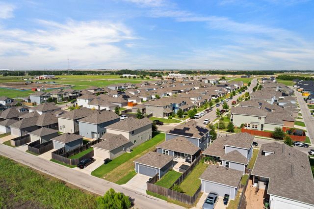 311 Charter Oak DR, Hutto, TX 78634