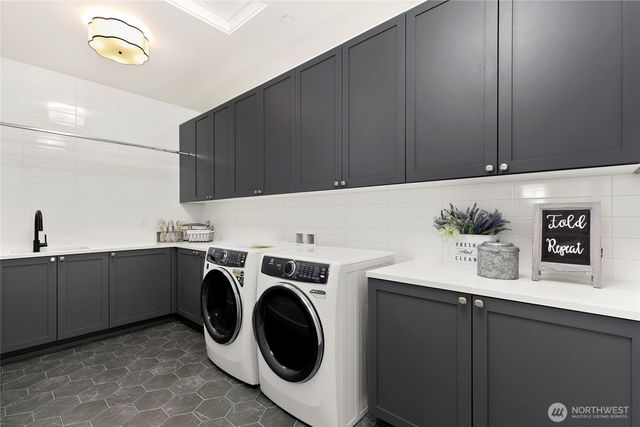 11616 SE 47th Place, Bellevue, WA 98006