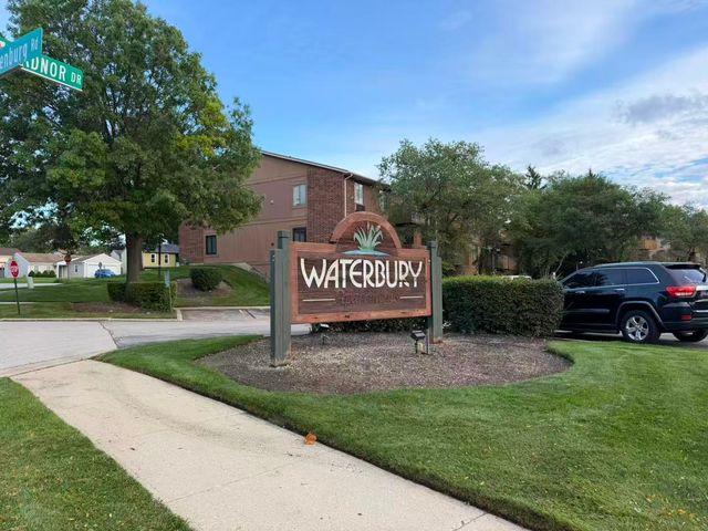 716 Prescott Drive 302, Roselle, IL 60172