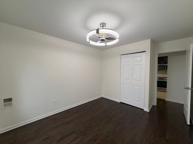 716 Prescott Drive 302, Roselle, IL 60172