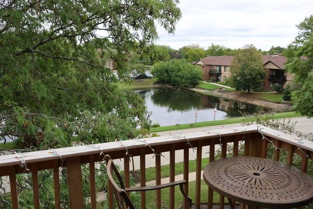 716 Prescott Drive 302, Roselle, IL 60172