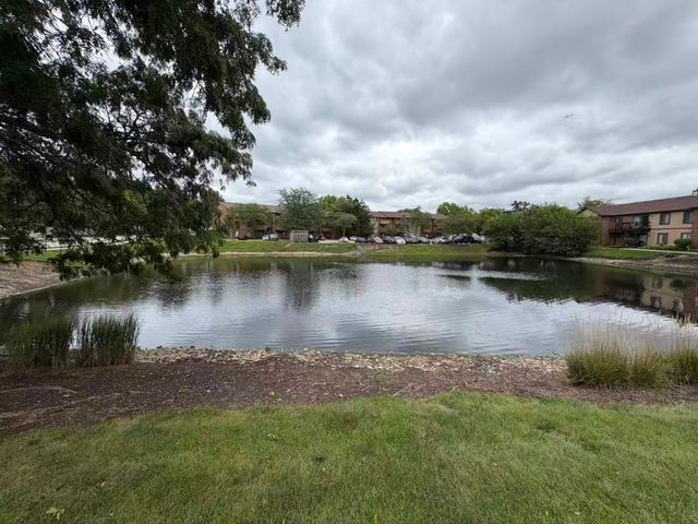 716 Prescott Drive 302, Roselle, IL 60172