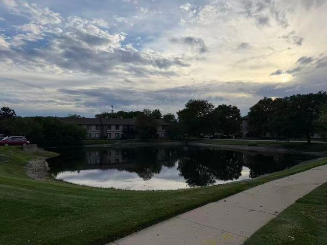 716 Prescott Drive 302, Roselle, IL 60172