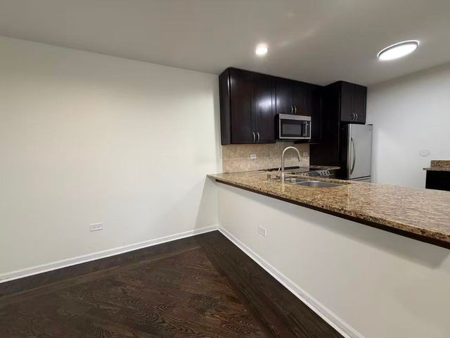 716 Prescott Drive 302, Roselle, IL 60172