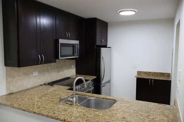 716 Prescott Drive 302, Roselle, IL 60172