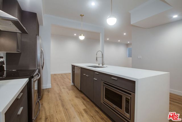 12320 MONTANA Avenue 105, Los Angeles, CA 90049