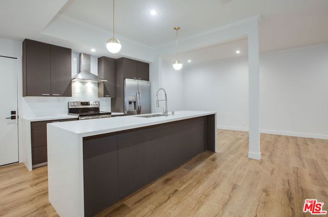 12320 MONTANA Avenue 105, Los Angeles, CA 90049