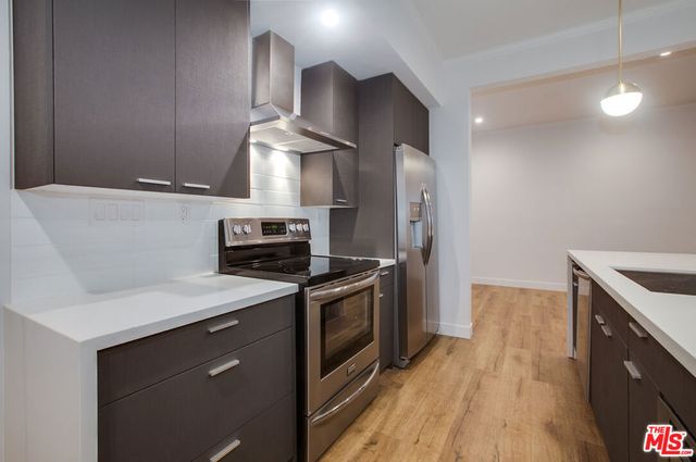 12320 MONTANA Avenue 105, Los Angeles, CA 90049