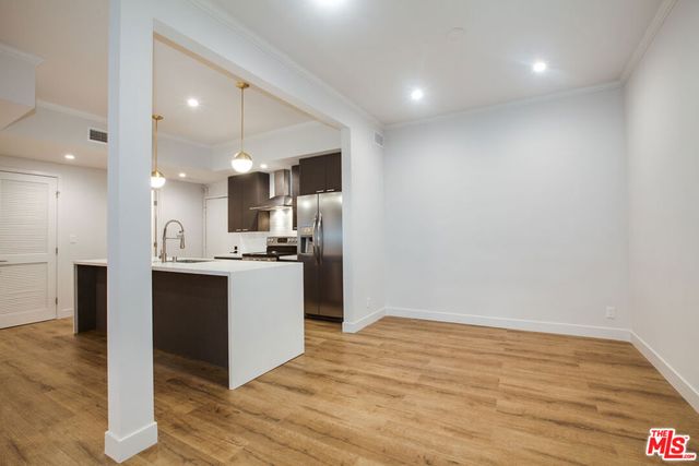 12320 MONTANA Avenue 105, Los Angeles, CA 90049