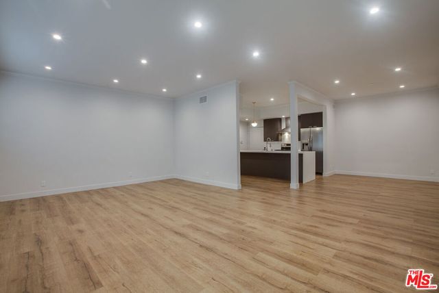 12320 MONTANA Avenue 105, Los Angeles, CA 90049