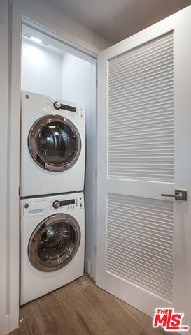 12320 MONTANA Avenue 105, Los Angeles, CA 90049