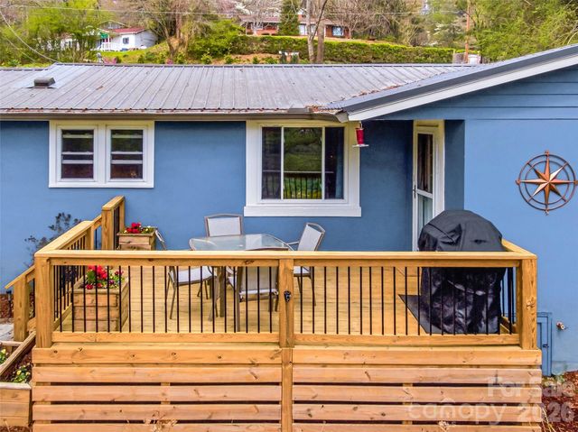 33 Kilpatrick Street, Brevard, NC 28712