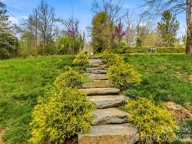 33 Kilpatrick Street, Brevard, NC 28712