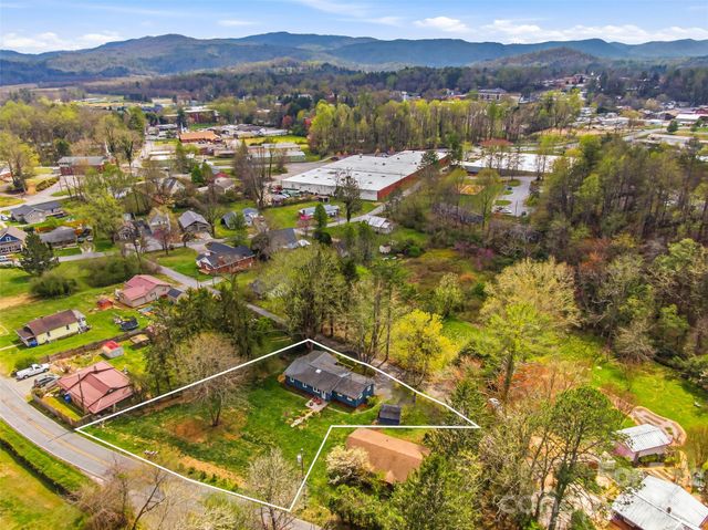 33 Kilpatrick Street, Brevard, NC 28712