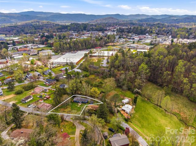 33 Kilpatrick Street, Brevard, NC 28712