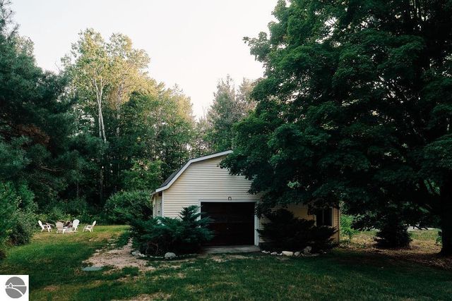 8870 E Fouch Road, Traverse City, MI 49684