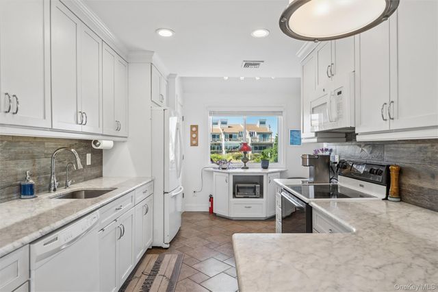 14 Waters Edge, Shirley, NY 11967