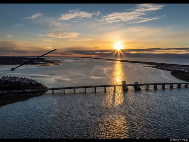 14 Waters Edge, Shirley, NY 11967