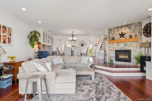 14 Waters Edge, Shirley, NY 11967