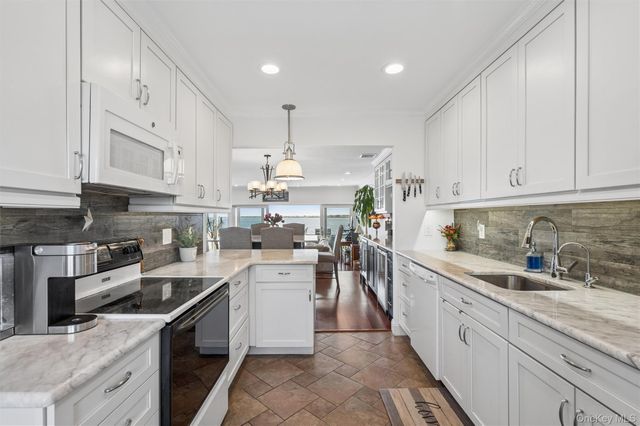 14 Waters Edge, Shirley, NY 11967