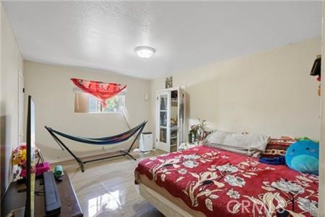 2546 S Bronson, Los Angeles, CA 90018